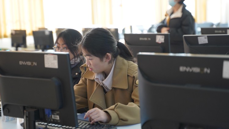 乘風(fēng)遠(yuǎn)航啟新程，春華秋實繪藍(lán)圖