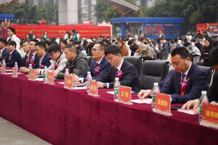 青春心向黨！與新華新生團員一起見證這場授牌、揭牌儀式