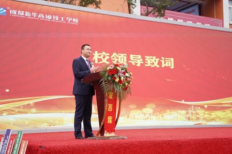 青春心向黨！與新華新生團員一起見證這場授牌、揭牌儀式