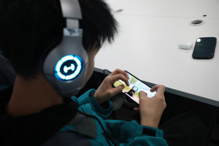 青訓(xùn)營(yíng)少年李雨涵：熱血電競(jìng)，追夢(mèng)職業(yè)之路