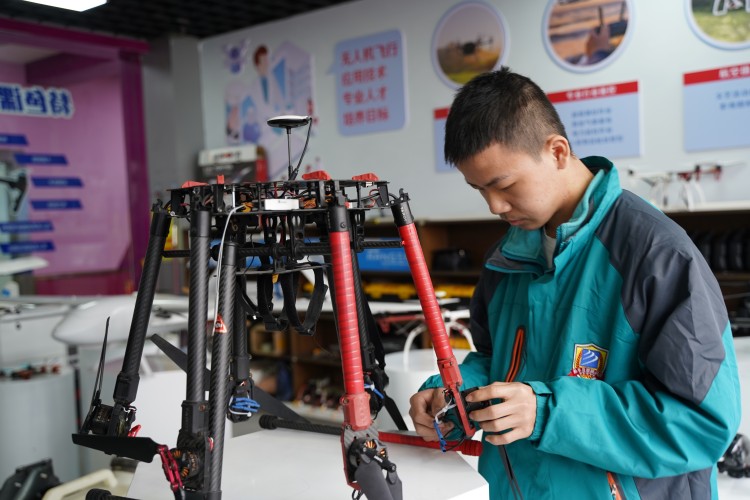 新華新起點(diǎn)，打工人重返校園是一種什么樣的體驗(yàn)？