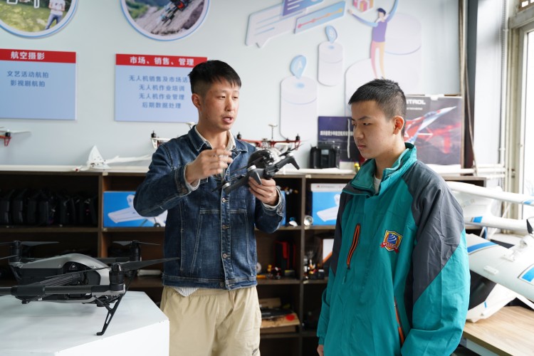 新華新起點(diǎn)，打工人重返校園是一種什么樣的體驗(yàn)？