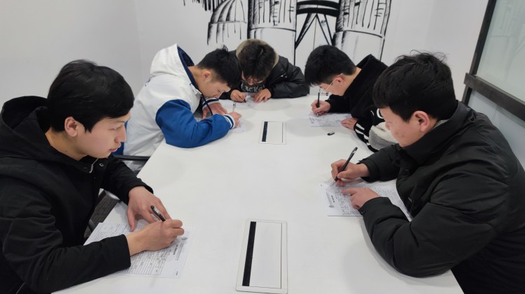 就業(yè)難度更升級！成都新華高級技工學(xué)校就業(yè)再爭潮頭