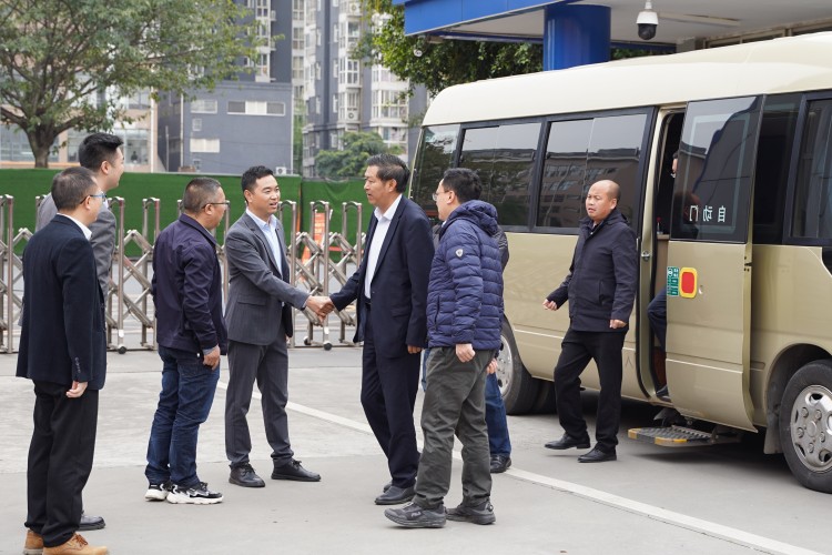 調(diào)研促發(fā)展，攜手育青苗