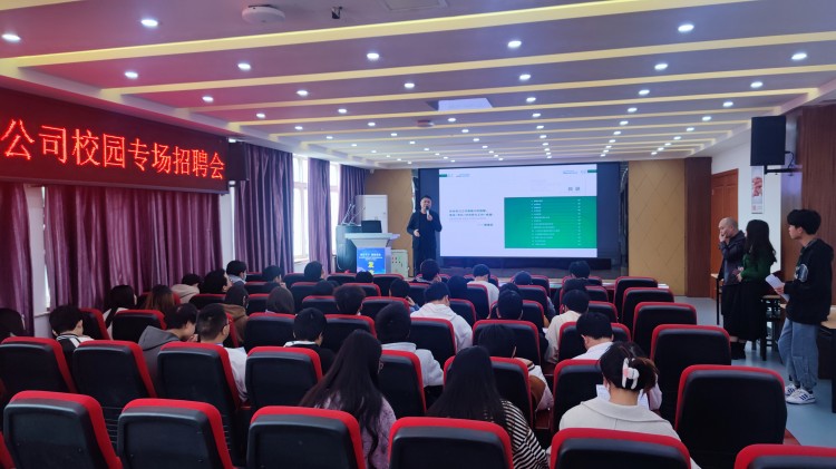 職引未來|成都新華高級技工學校專場招聘會全面開花