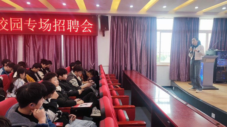 職引未來|成都新華高級技工學校專場招聘會全面開花