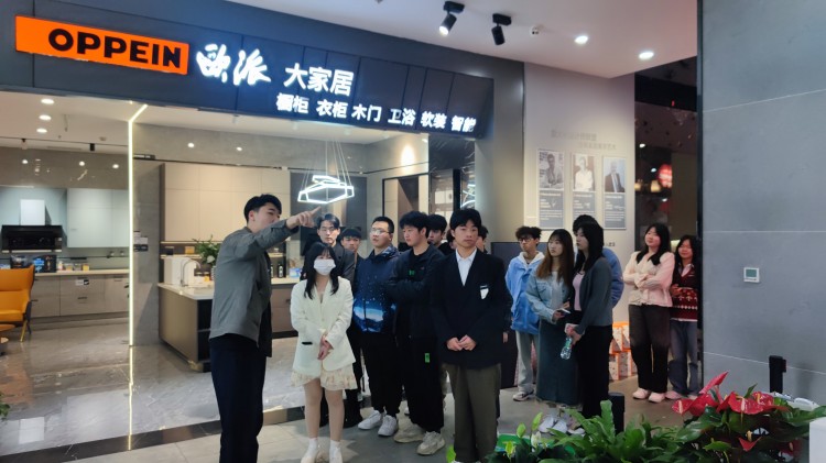 萬生進(jìn)千企、百家進(jìn)校園