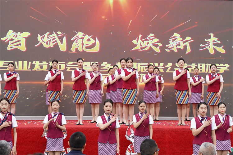亮點(diǎn)紛呈！成都新華高級(jí)技工學(xué)校2023年專(zhuān)業(yè)發(fā)布會(huì)暨鄉(xiāng)村振興公益助學(xué)項(xiàng)目啟
