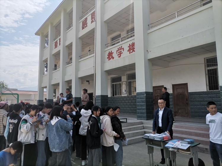 一技之長助力鄉(xiāng)村振興 愛心助學(xué)點(diǎn)亮求學(xué)夢想