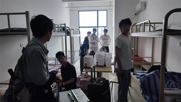 不負(fù)韶華，再攀高峰！新華京東社會(huì)實(shí)踐歡送會(huì)