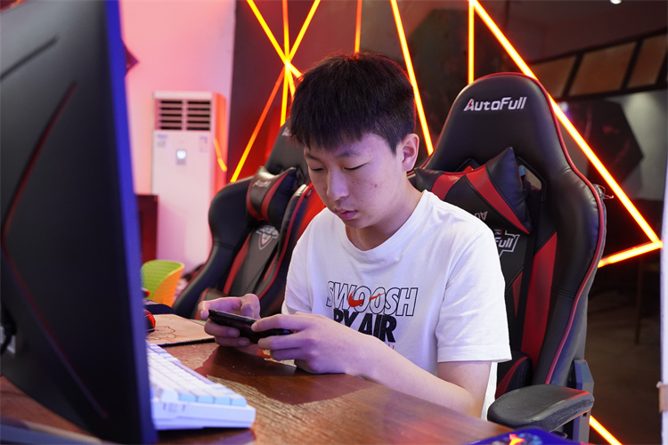 新生故事|馬好駿：眼里有夢(mèng)想光芒的電競(jìng)男孩