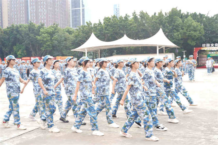 強(qiáng)國復(fù)興有我——2023四川新華電腦學(xué)校秋季軍訓(xùn)匯演圓滿落幕