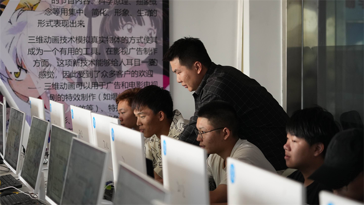 新華國(guó)賽技能之光——教師選手靳洋