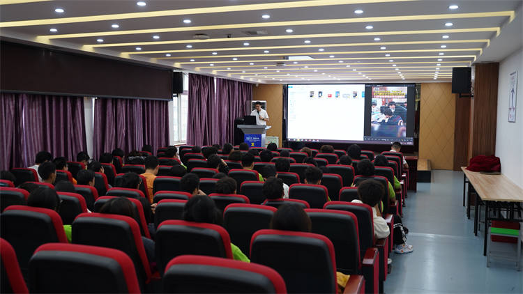 軍訓(xùn)后開學(xué)第一周，一起來(lái)看活力滿滿的大家