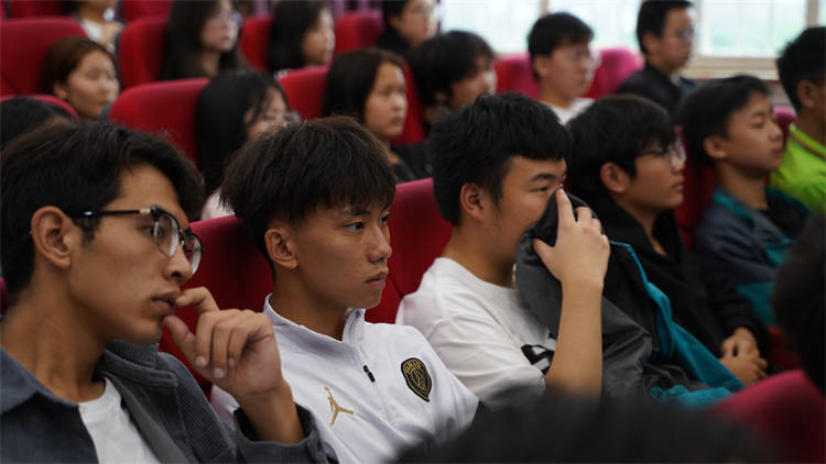 軍訓(xùn)后開學(xué)第一周，一起來(lái)看活力滿滿的大家