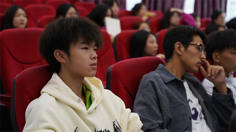 軍訓(xùn)后開學(xué)第一周，一起來(lái)看活力滿滿的大家