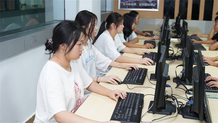 軍訓(xùn)后開學(xué)第一周，一起來(lái)看活力滿滿的大家