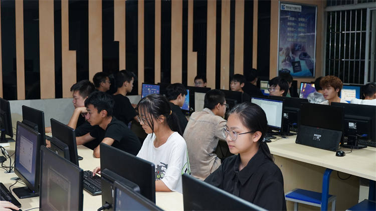 軍訓(xùn)后開學(xué)第一周，一起來(lái)看活力滿滿的大家