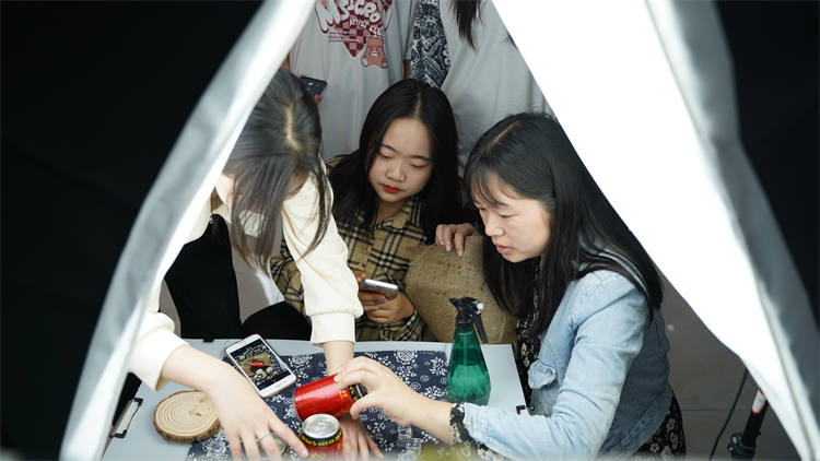 軍訓(xùn)后開學(xué)第一周，一起來(lái)看活力滿滿的大家