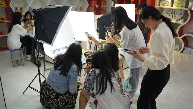 軍訓(xùn)后開學(xué)第一周，一起來(lái)看活力滿滿的大家