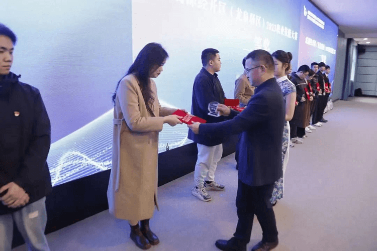 獲獎(jiǎng)+1！！成都新華老師又又又獲獎(jiǎng)啦！