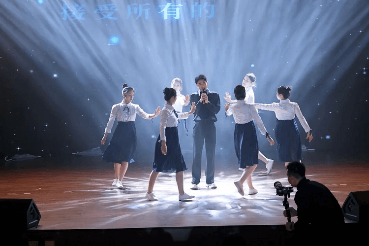 邀請(qǐng)賽在我校圓滿閉幕，新華學(xué)子勇奪佳績