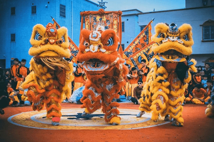 猜燈謎、游園會(huì)、舞獅…成都新華邀你來(lái)歡度元宵