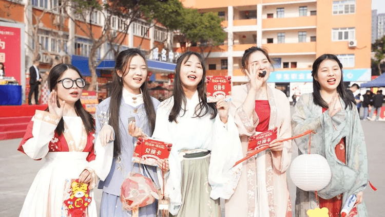 猜燈謎、游園會(huì)、舞獅…成都新華邀你來(lái)歡度元宵