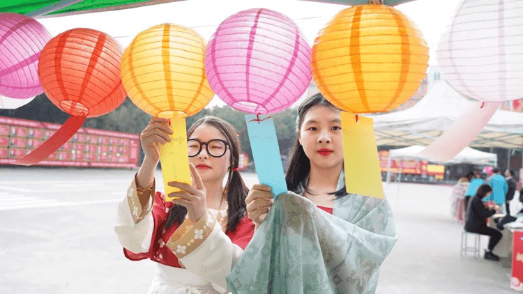 猜燈謎、游園會(huì)、舞獅…成都新華邀你來(lái)歡度元宵