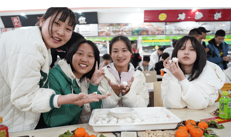 猜燈謎、游園會(huì)、舞獅…成都新華邀你來(lái)歡度元宵