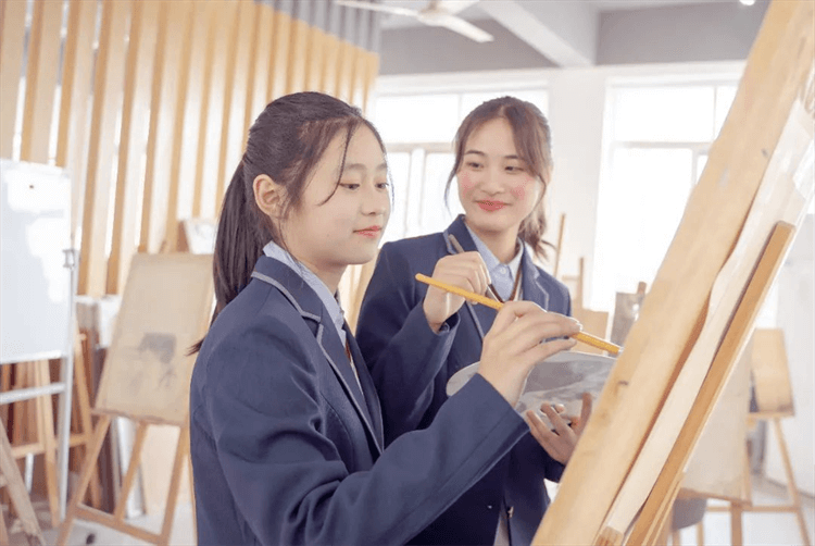 孩子不想上學(xué)，選擇打工還是來成都新華學(xué)技術(shù)