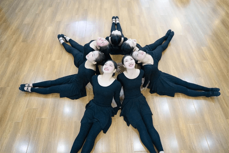 孩子不想上學(xué)，選擇打工還是來成都新華學(xué)技術(shù)