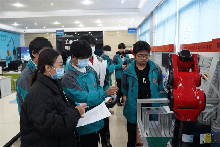 孩子不想上學(xué)，選擇打工還是來成都新華學(xué)技術(shù)