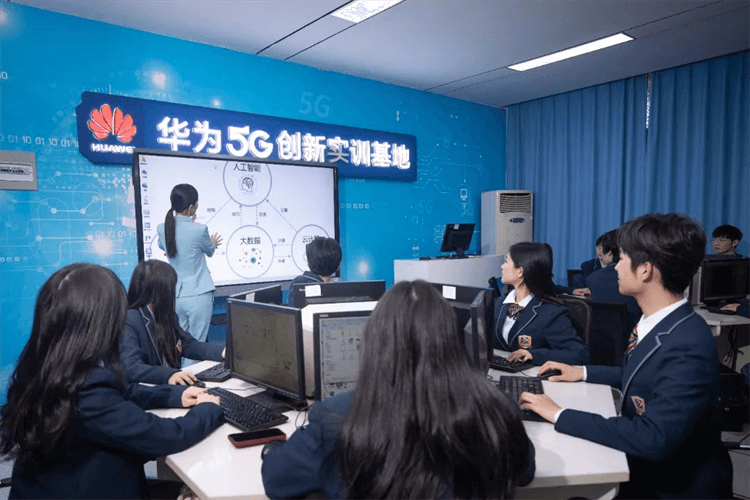 孩子不想上學(xué)，選擇打工還是來成都新華學(xué)技術(shù)