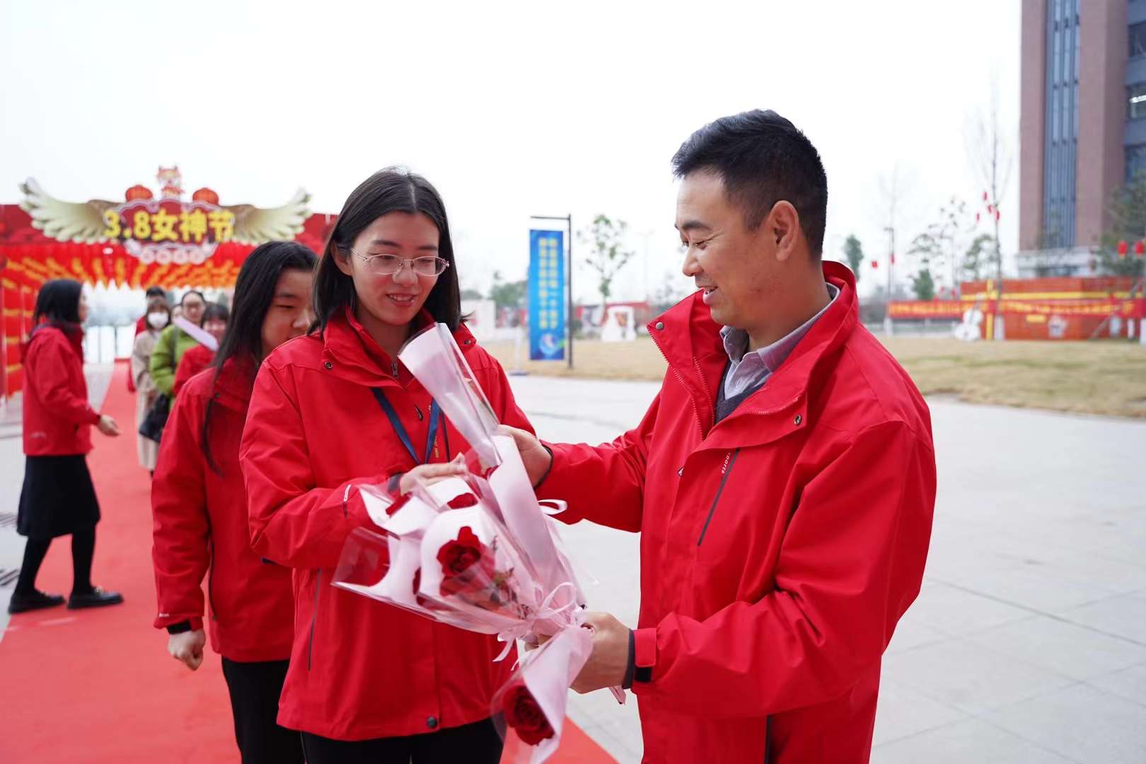 婦女節(jié)！獻給所有成都新華的女老師們