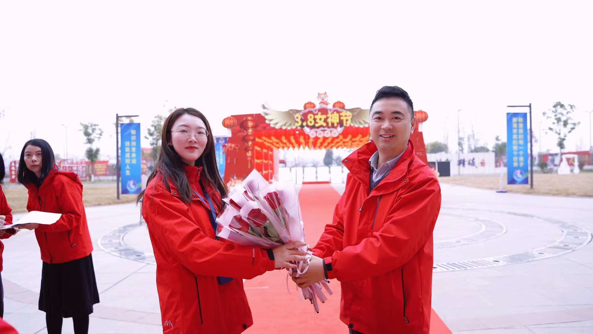 婦女節(jié)！獻給所有成都新華的女老師們