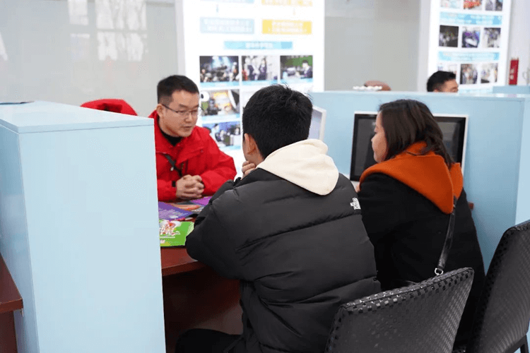 職教面對(duì)面，成都新華330咨詢周來(lái)啦！