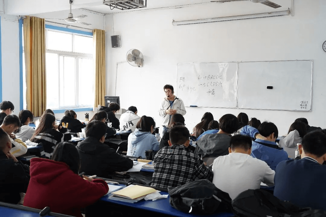 單招上大專是唯一出路嗎？單招落榜應(yīng)該怎么辦