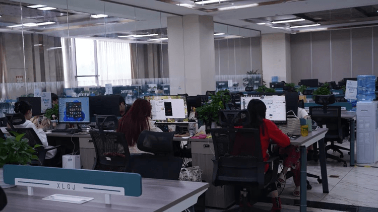 名企研學(xué)游—成都新華學(xué)子走進(jìn)微應(yīng)互動(dòng)