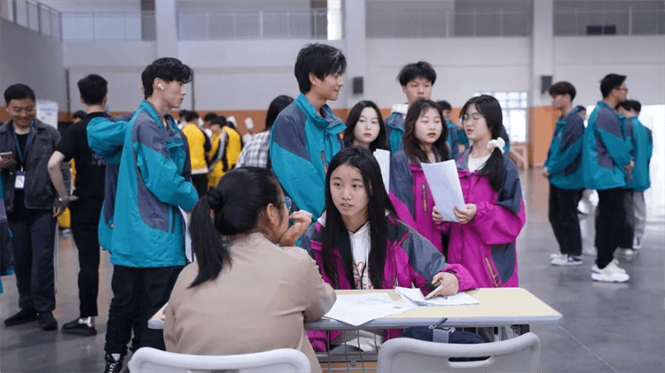 100+崗位來襲，成都新華這場招聘會，厲害