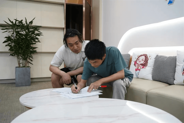 恭喜！成都新華電競學子成功簽約