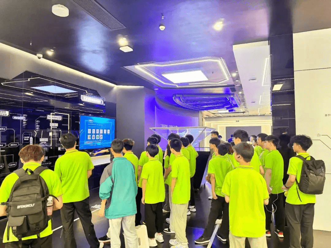 2024成都新華首批新生夏令營(yíng)活動(dòng)開(kāi)營(yíng)