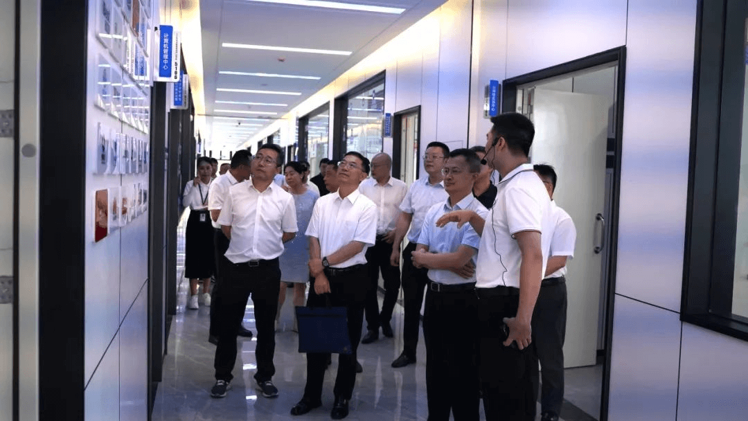 人社廳領(lǐng)導(dǎo)一行蒞臨成都新華考察調(diào)研