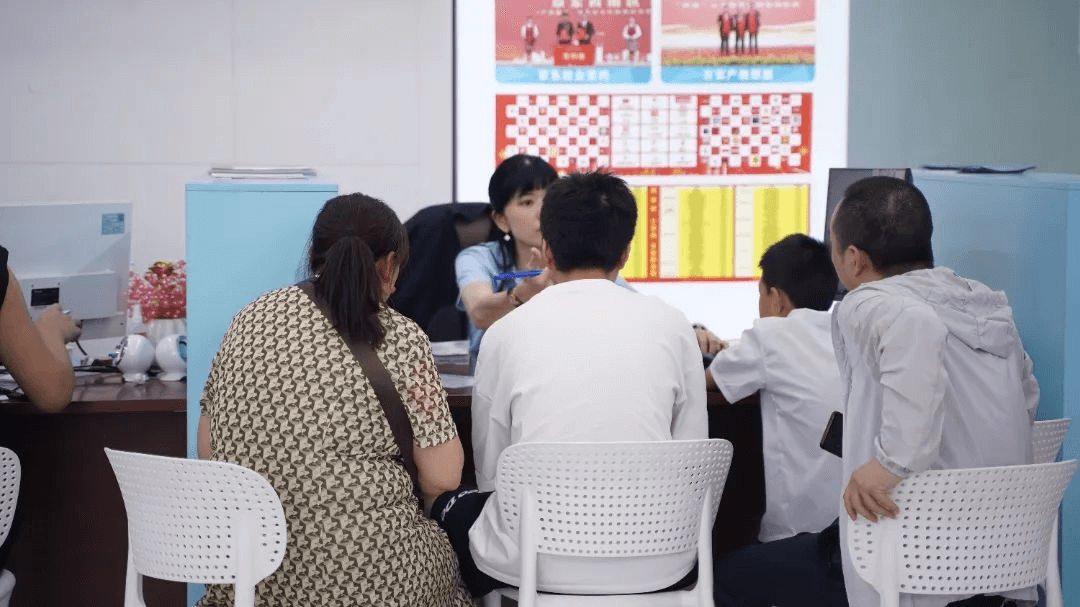 中考成績已陸續(xù)出爐，成都新華報名火熱