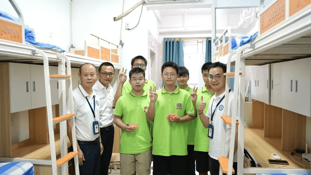 初入新華的他們，在學(xué)校學(xué)習(xí)生活怎么樣？