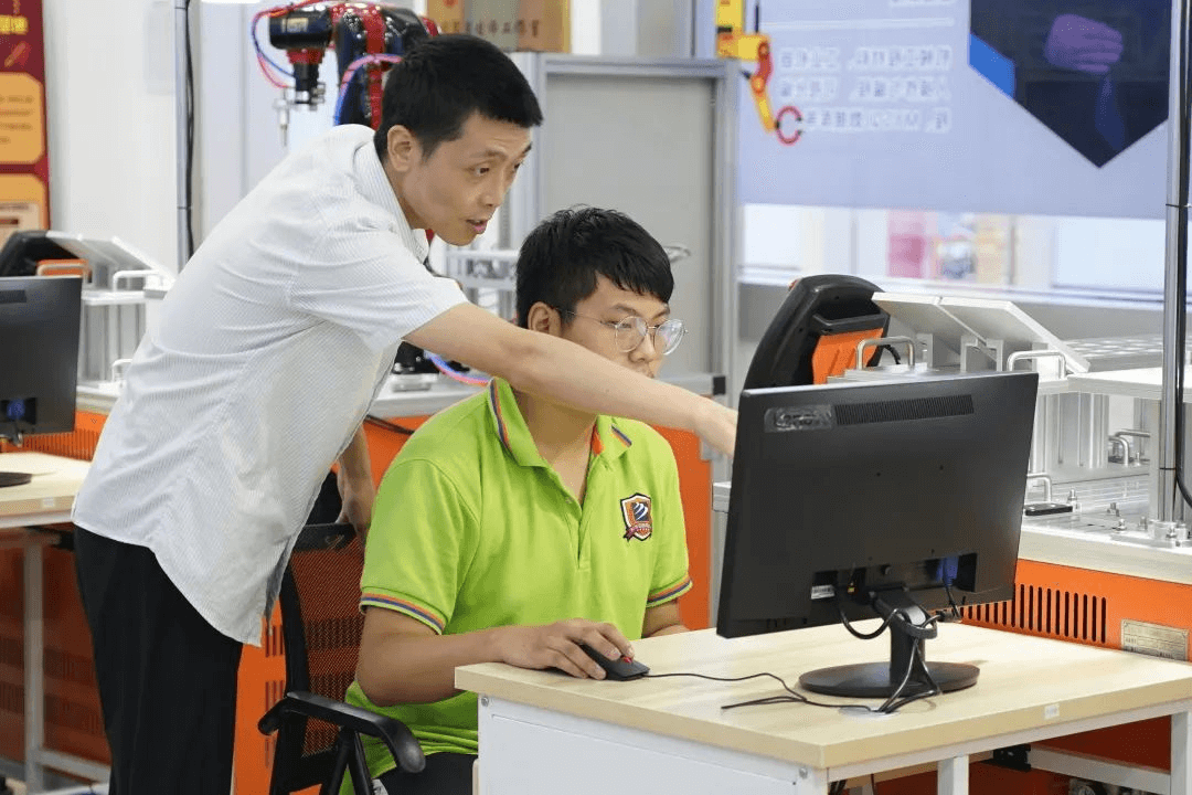 開(kāi)學(xué)季，新華的老師們有話對(duì)你說(shuō)！