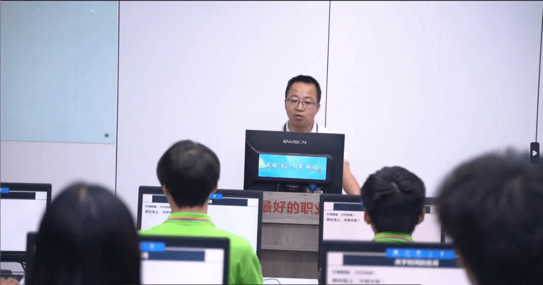 我校李宗偉老師獲省級(jí)表彰