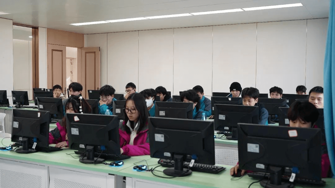 開(kāi)學(xué)一個(gè)月，新華學(xué)子的校園生活是什么樣的呢