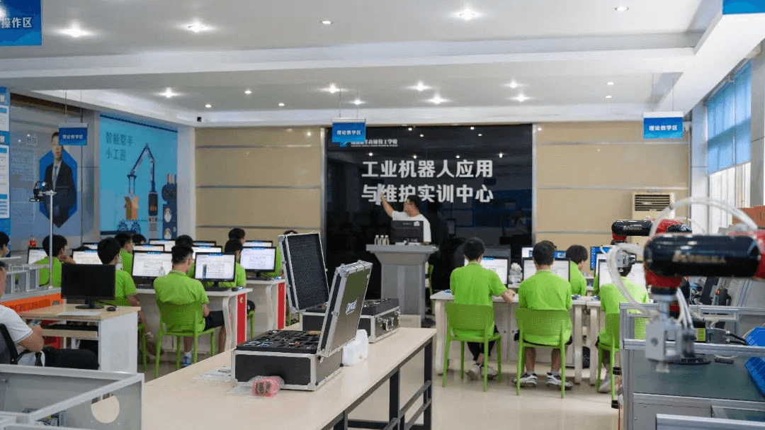 初高中生學(xué)技術(shù)為什么這么多選擇互聯(lián)網(wǎng)專業(yè)