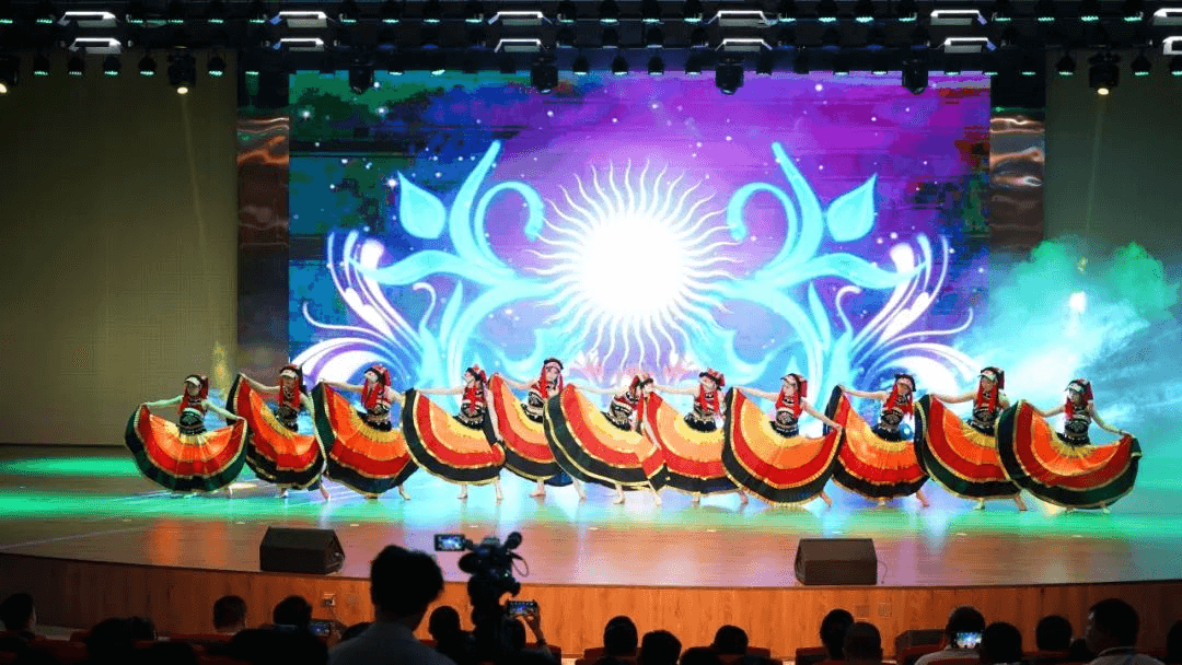 勇敢追夢，你只管努力，其他的交給成都新華